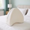 Voici la traduction et l'adaptation en français :
Coussin Entre les Genoux pour Dormir au Lit dans la Chambre Voici la traduction et l'adaptation en français :
Coussin Entre les Genoux pour Dormir au Lit dans la Chambre